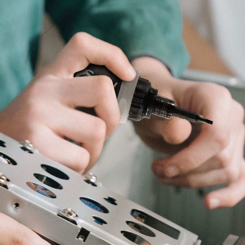 13 in 1 screwdriver set Application image